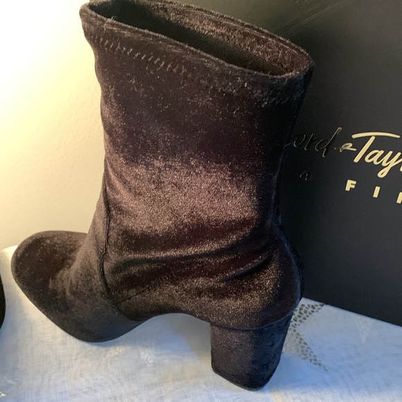 Lord & Taylor 424 Fifth collection suede ankle boots - Picture 7 of 8